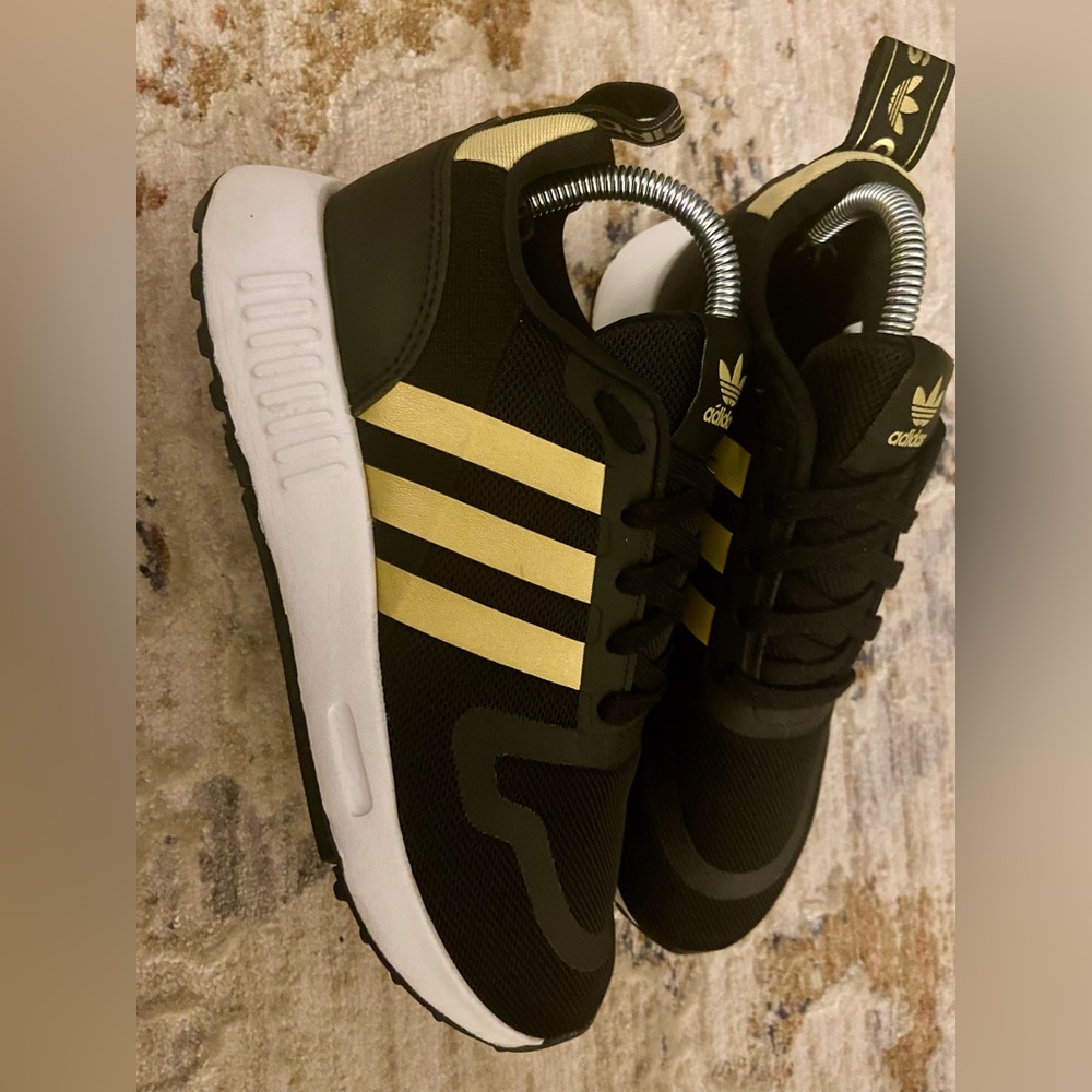 New Adidas Original Multix Black/Gold Sneaker